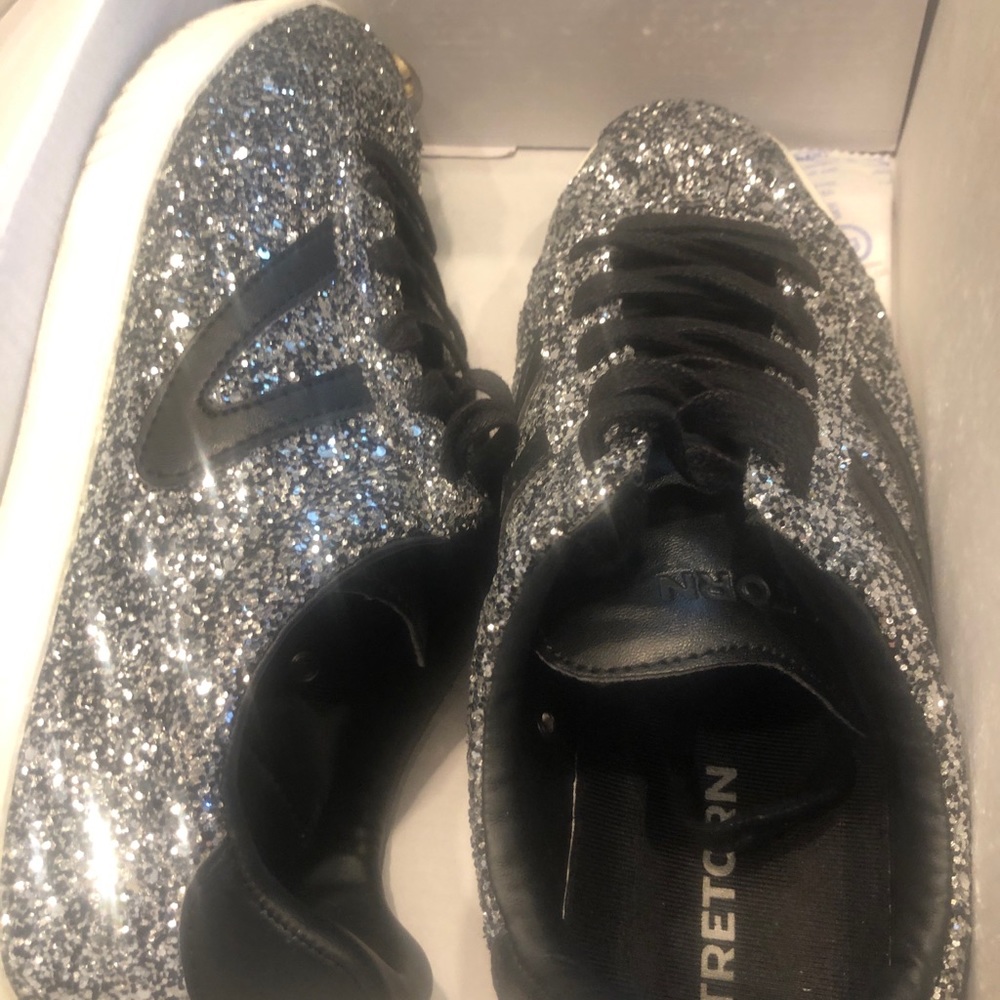 Sneakers - Picture 4 of 4